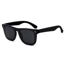 Load image into Gallery viewer, Classic Sunglasses Black
